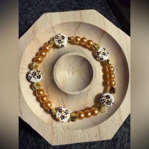 Chic Gold and White Beaded Bracelet